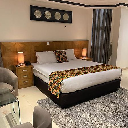 Airport West Hotel Accra Exteriör bild