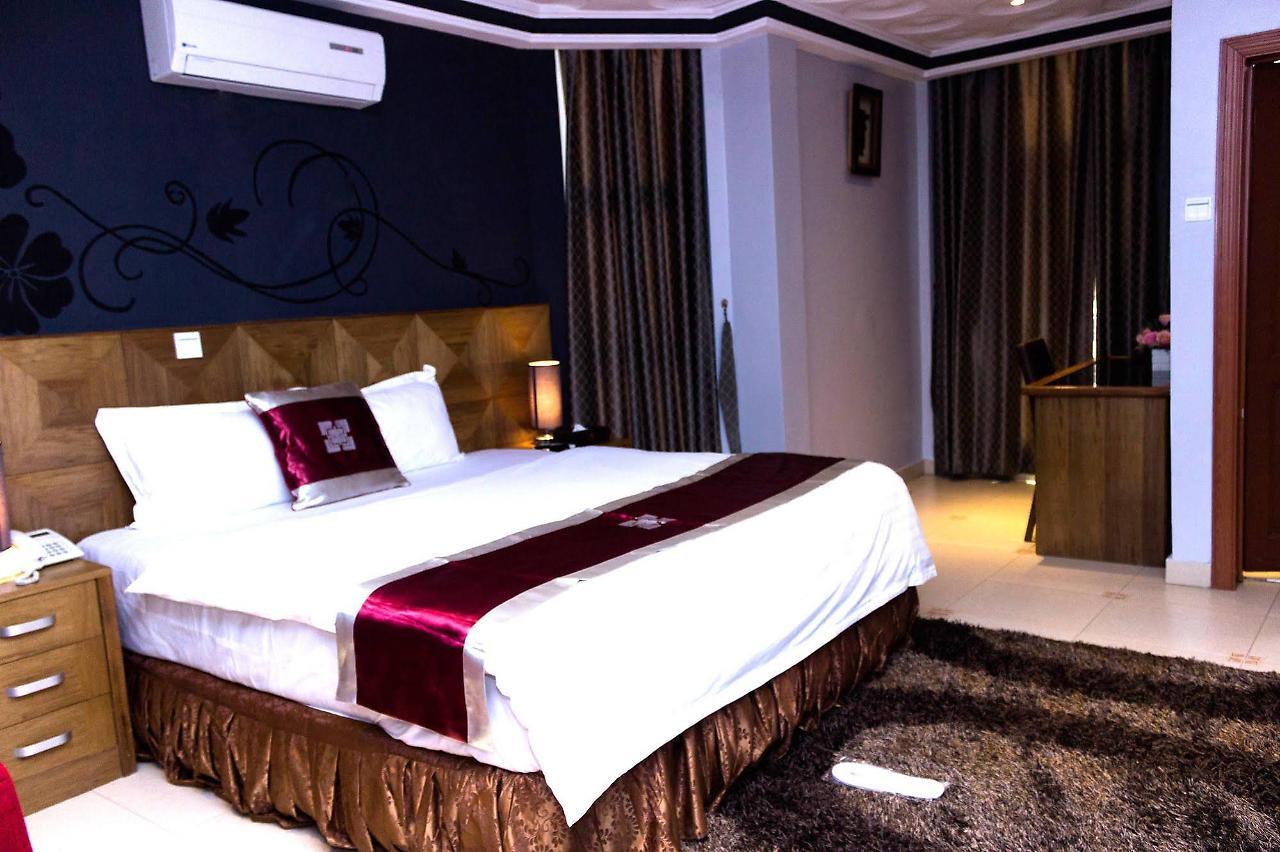 Airport West Hotel Accra Exteriör bild