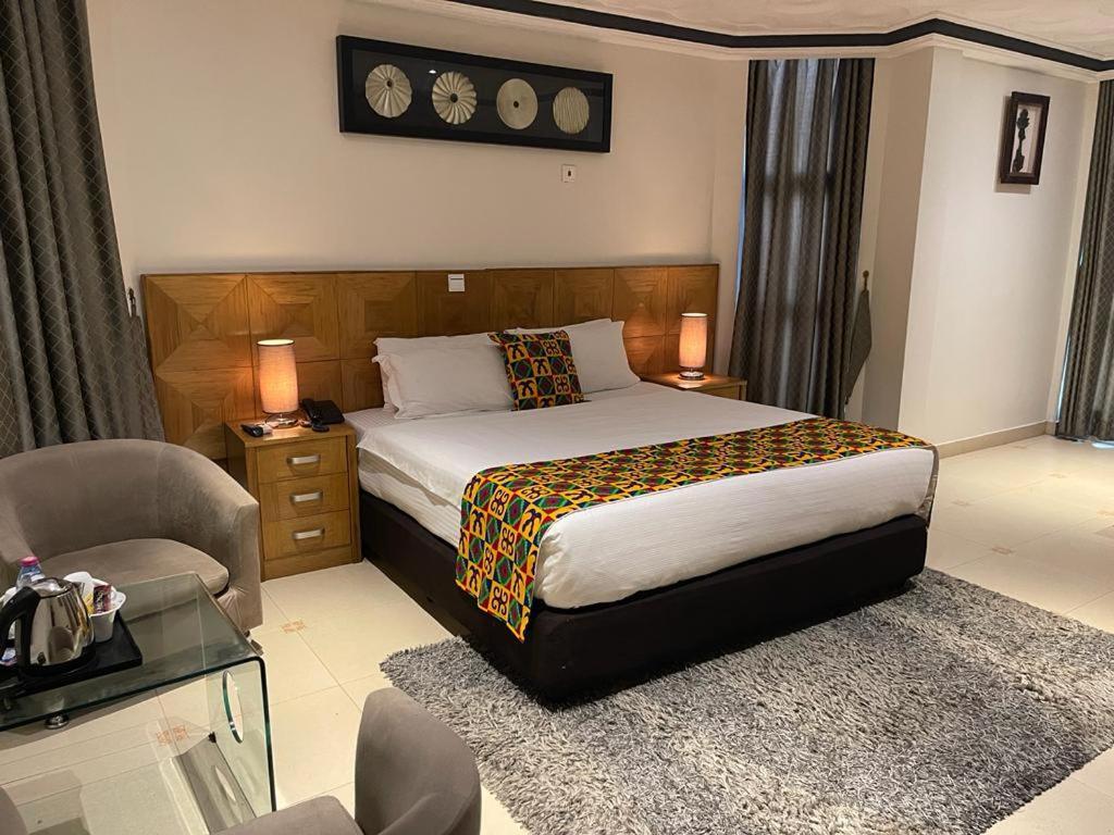 Airport West Hotel Accra Exteriör bild