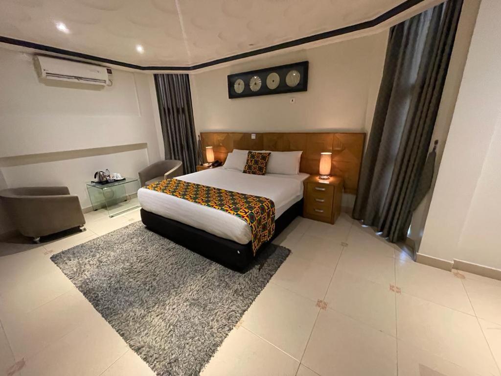 Airport West Hotel Accra Exteriör bild