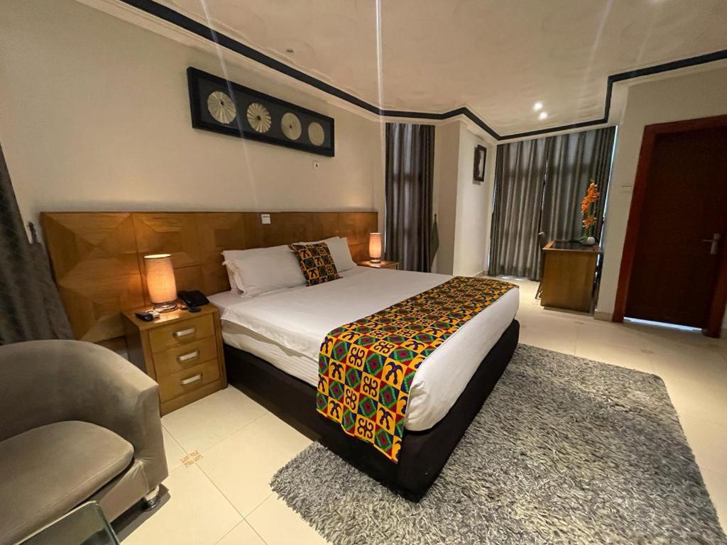 Airport West Hotel Accra Exteriör bild