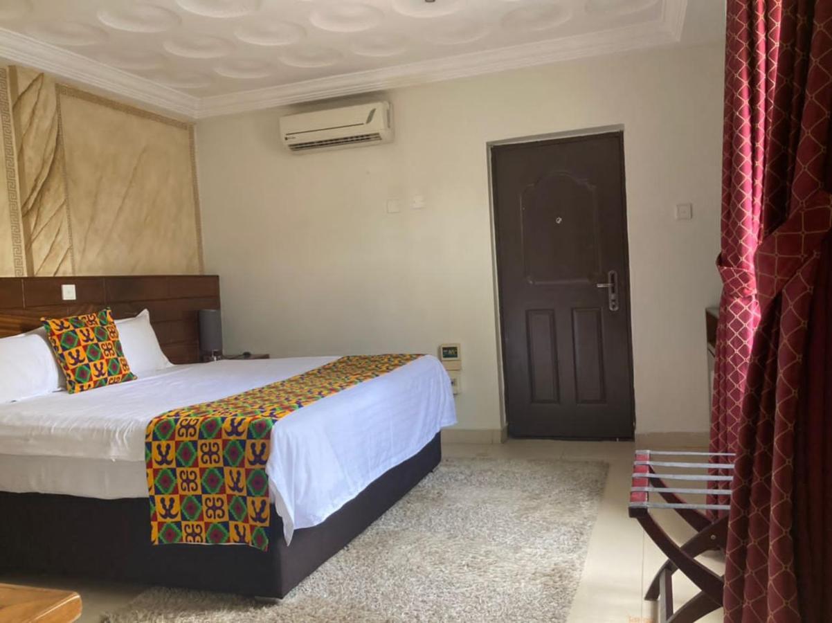 Airport West Hotel Accra Exteriör bild