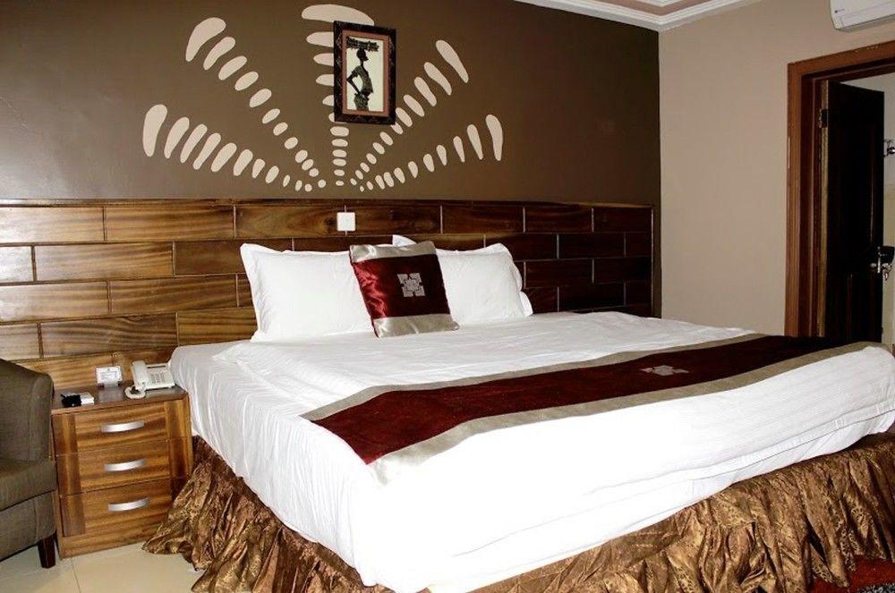 Airport West Hotel Accra Exteriör bild