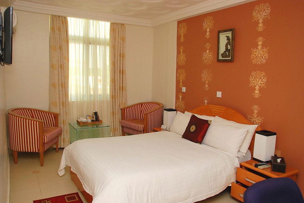 Airport West Hotel Accra Exteriör bild