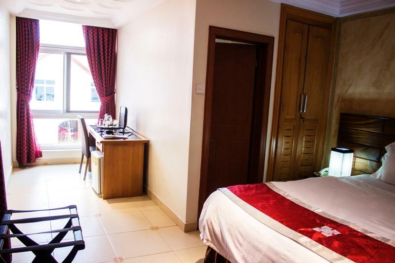 Airport West Hotel Accra Exteriör bild